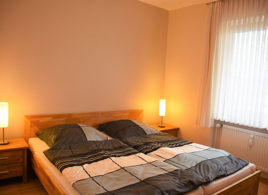 Schlafzimmer mit Doppelbett