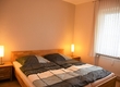 Schlafzimmer mit Doppelbett