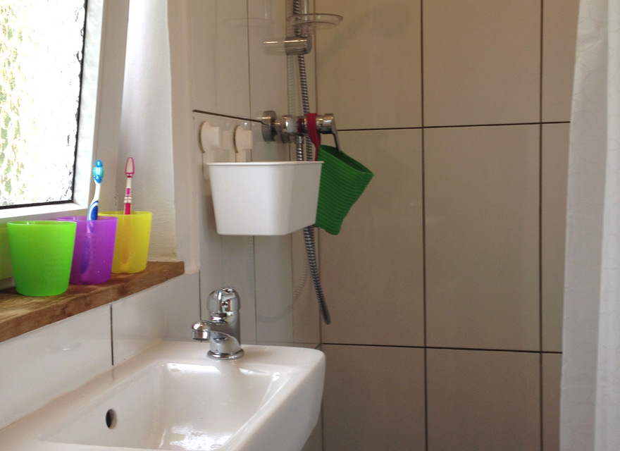 Bad mit Dusche und WC