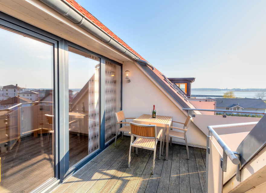 möblierter Balkon