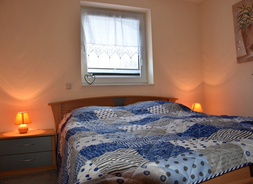 Schlafzimmer mit Doppelbett
