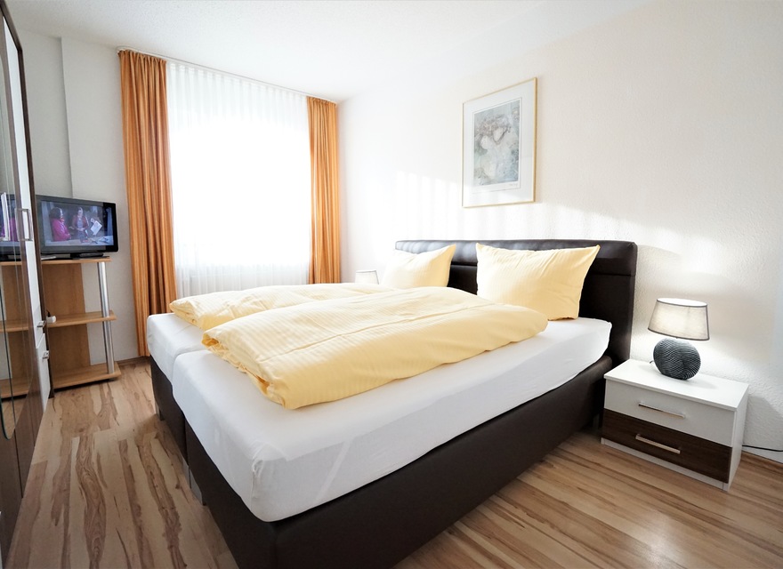 Großes Schlafzimmer mit Doppel