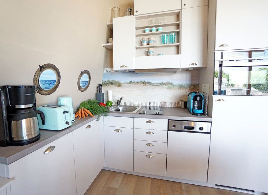 voll ausgestattete Küchenzeile