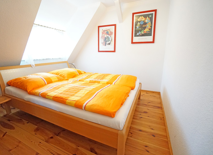 Schlafzimmer mit Doppelbett