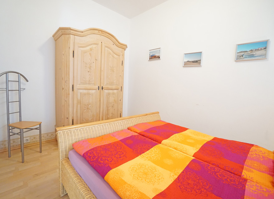 Schlafzimmer mit Doppelbett