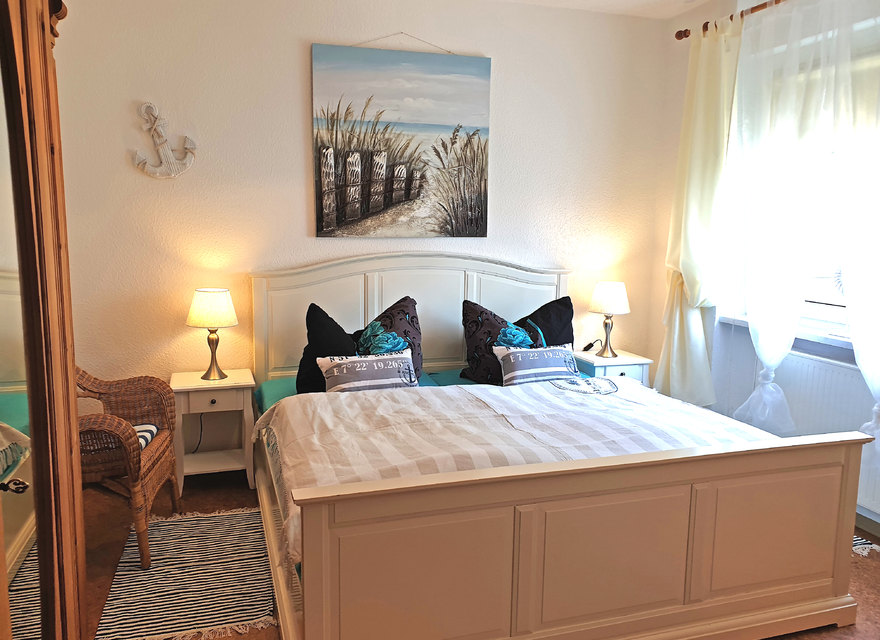 Schlafzimmer mit Doppelbett