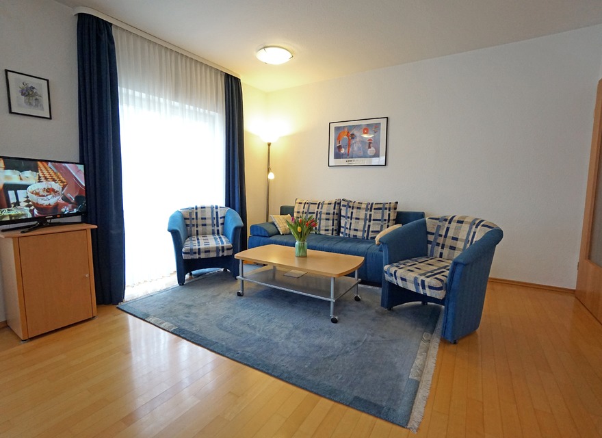 Wohnzimmer mit TV und Schlafco