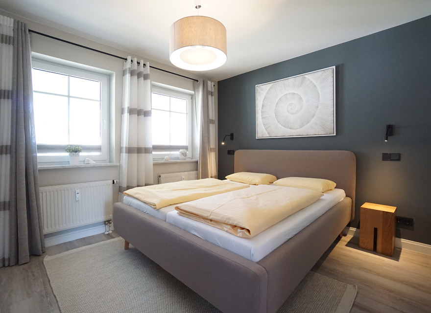 Schlafzimmer mit Doppelbett
