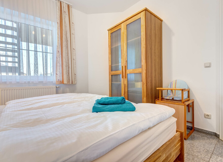 2. Schlafzimmer mit Doppelbett