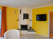 Kamin und Flat-TV