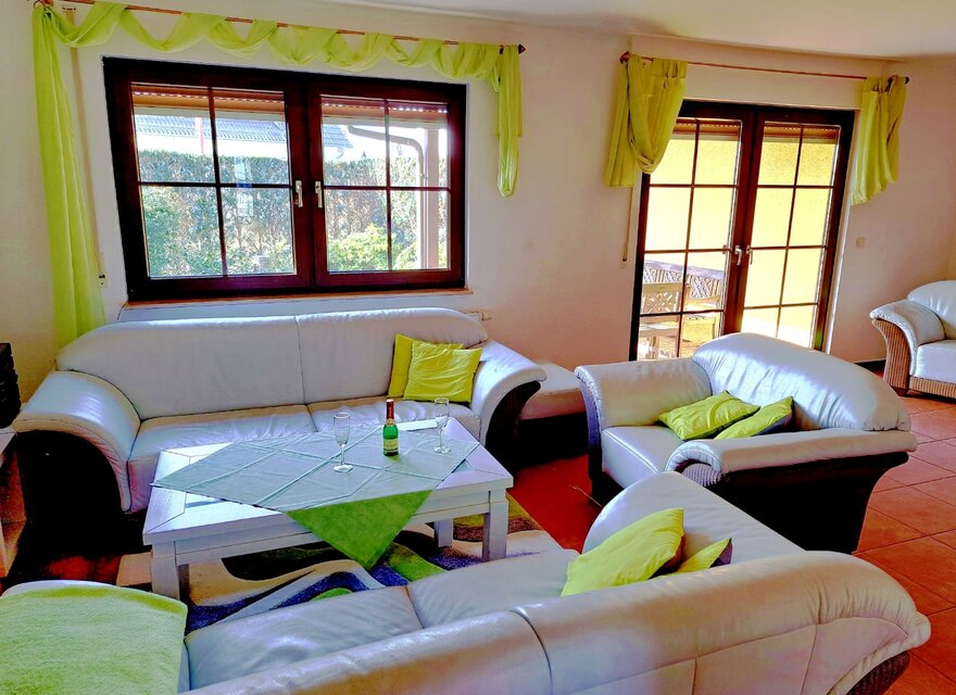 Wohnzimmer mit Terrassenzugang