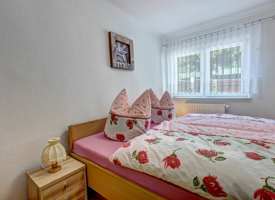 Schlafzimmer mit Doppelbett