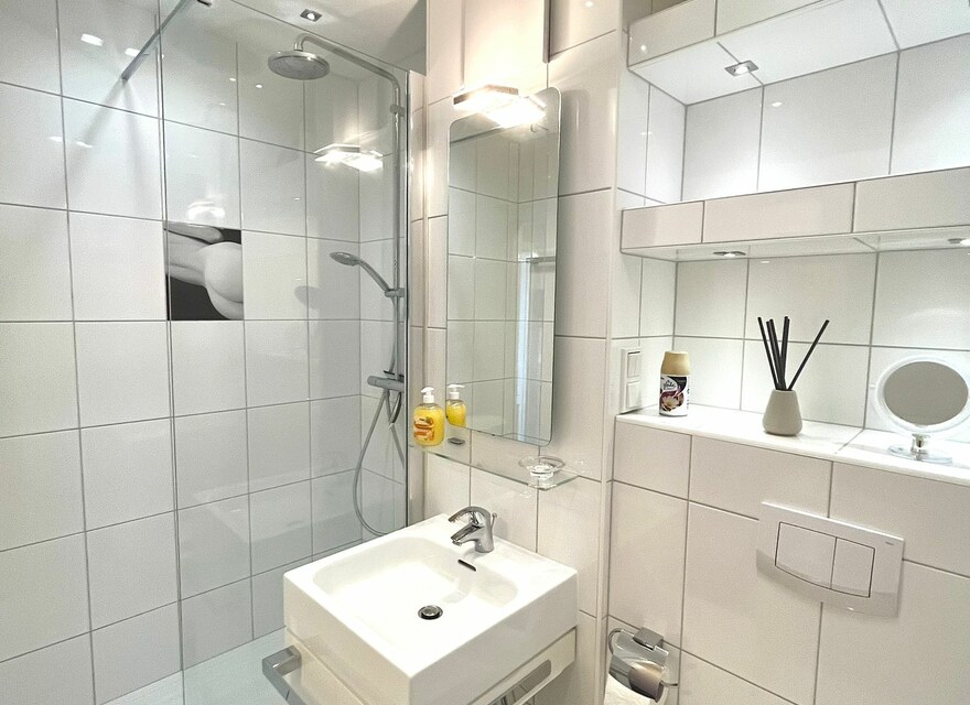 Bad, WC und Dusche
