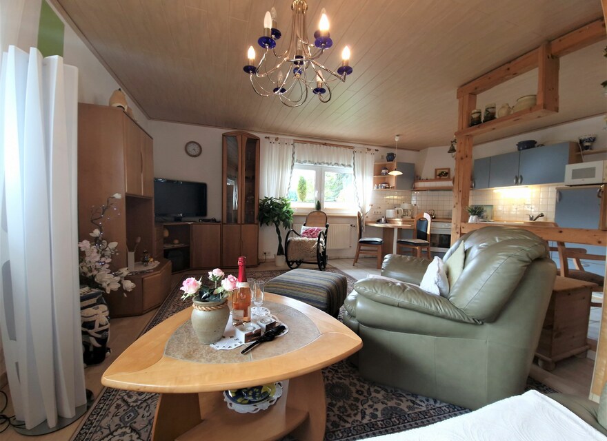 Blume - Wohnbereich mit Küche