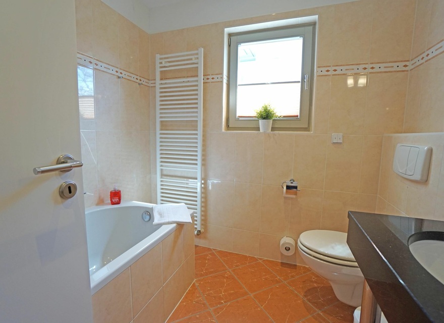 Bad mit Badewanne