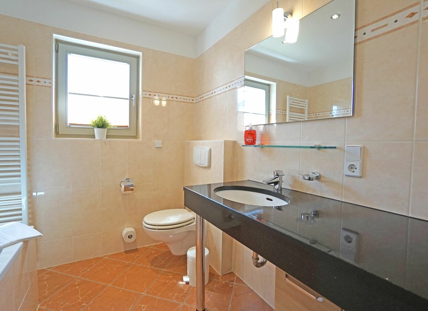 Bad mit Badewanne