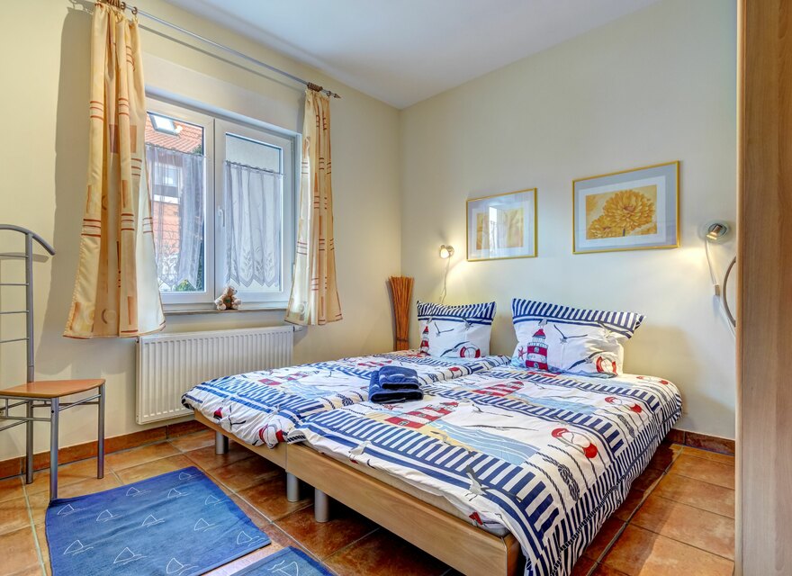 Schlafzimmer 1