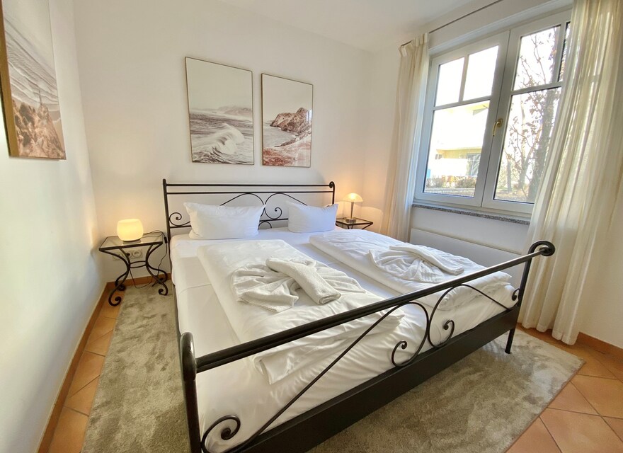Schlafzimmer 1
