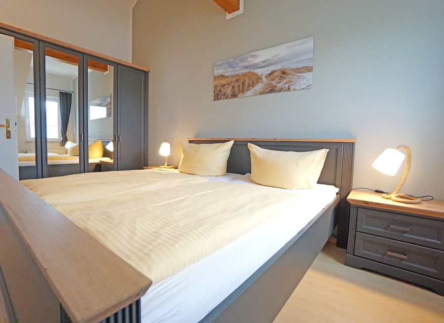Schlafzimmer mit Doppelbett
