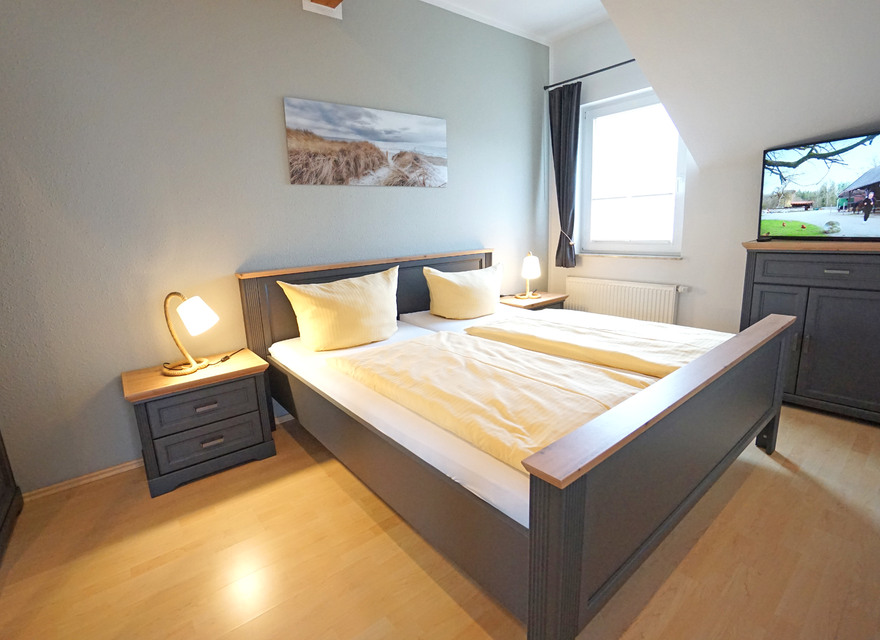 Schlafzimmer mit Doppelbett
