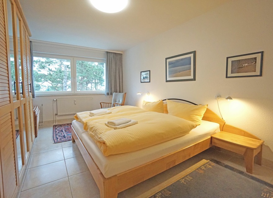 Schlafzimmer mit Doppelbett