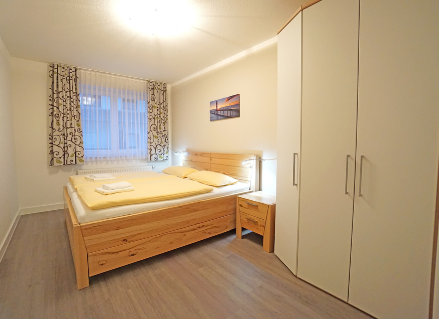 Schlafzimmer mit Doppelbett