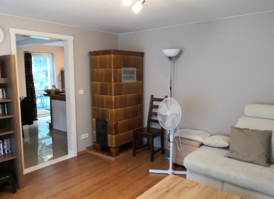 Wohnzimmer mit Kachelofen