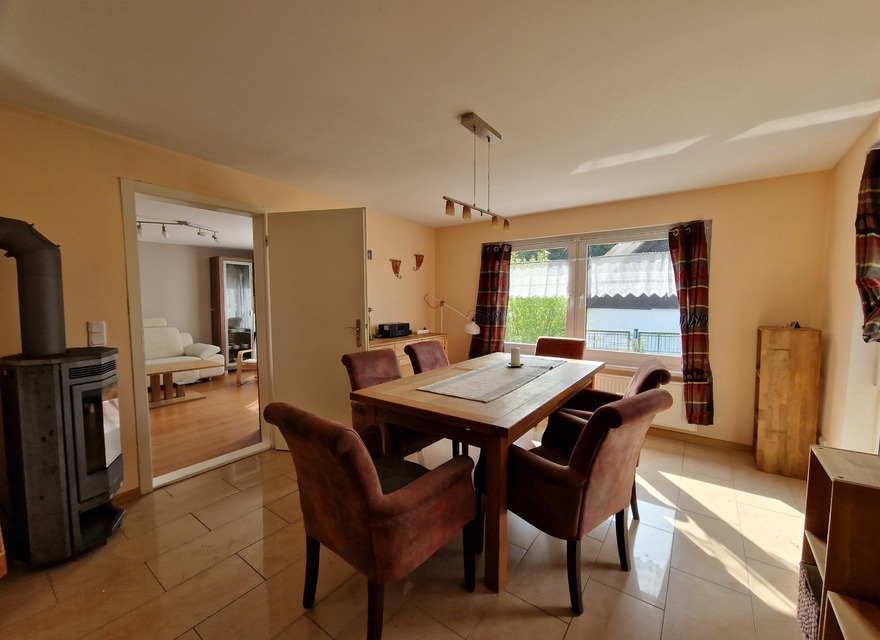 Essbereich mit Kamin