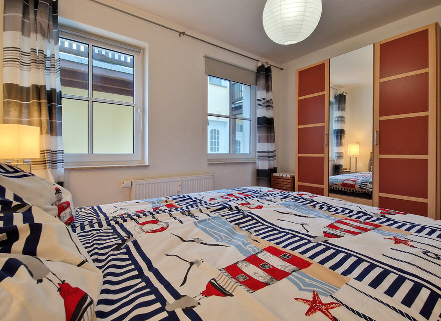 großer Kleiderschrank